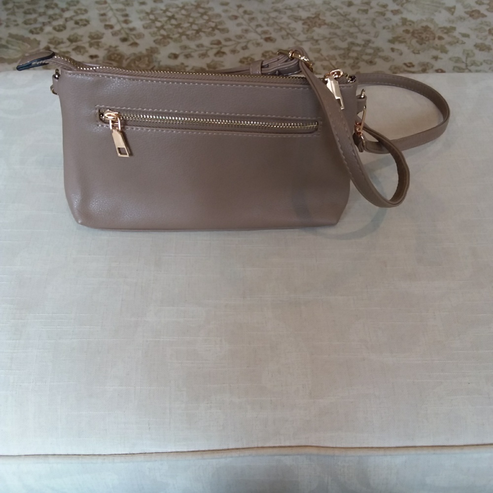NWOT Beige cross body purse with gold accents